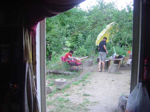 La terrasse d't<br> Au dessus, la maison se construit<br>dj hors d'eau, bonne chance pour la suite