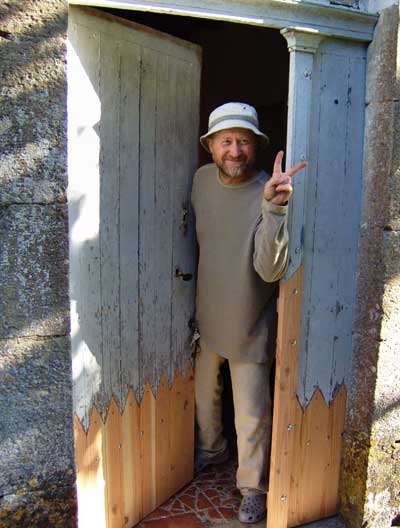 Pierre Mich et sa porte<br> finement restaure